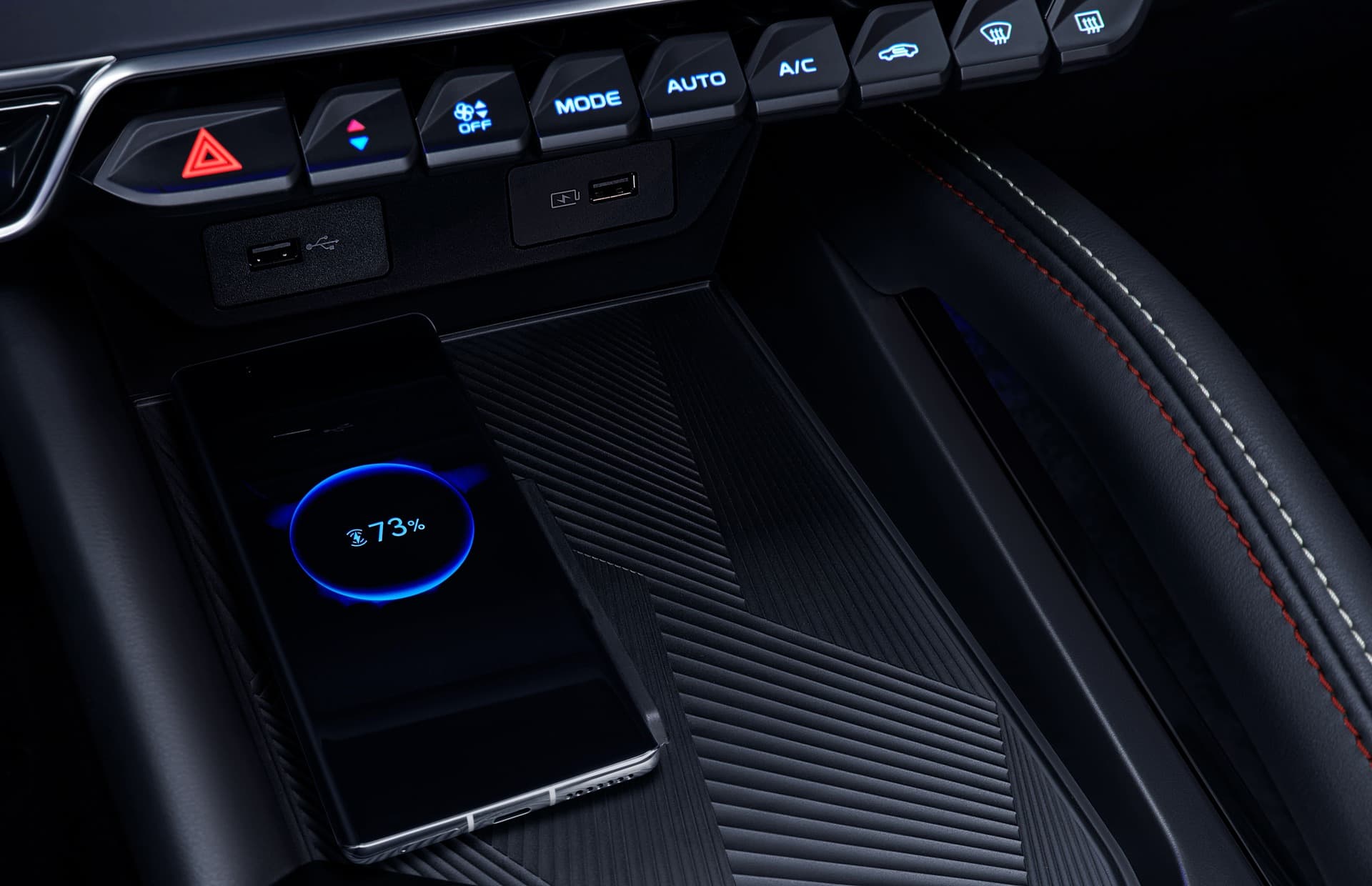 Geely Coolray wireless charging